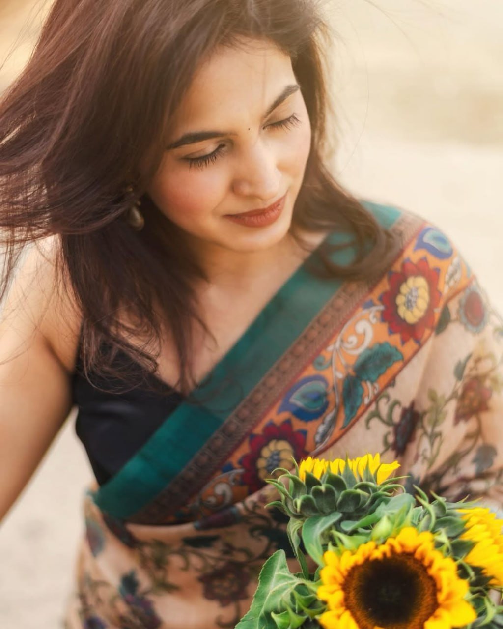 ELEGANT EVERYDAY WEAR ORIGINAL LINEN DIGITAL PRINT SAREE - Image 4