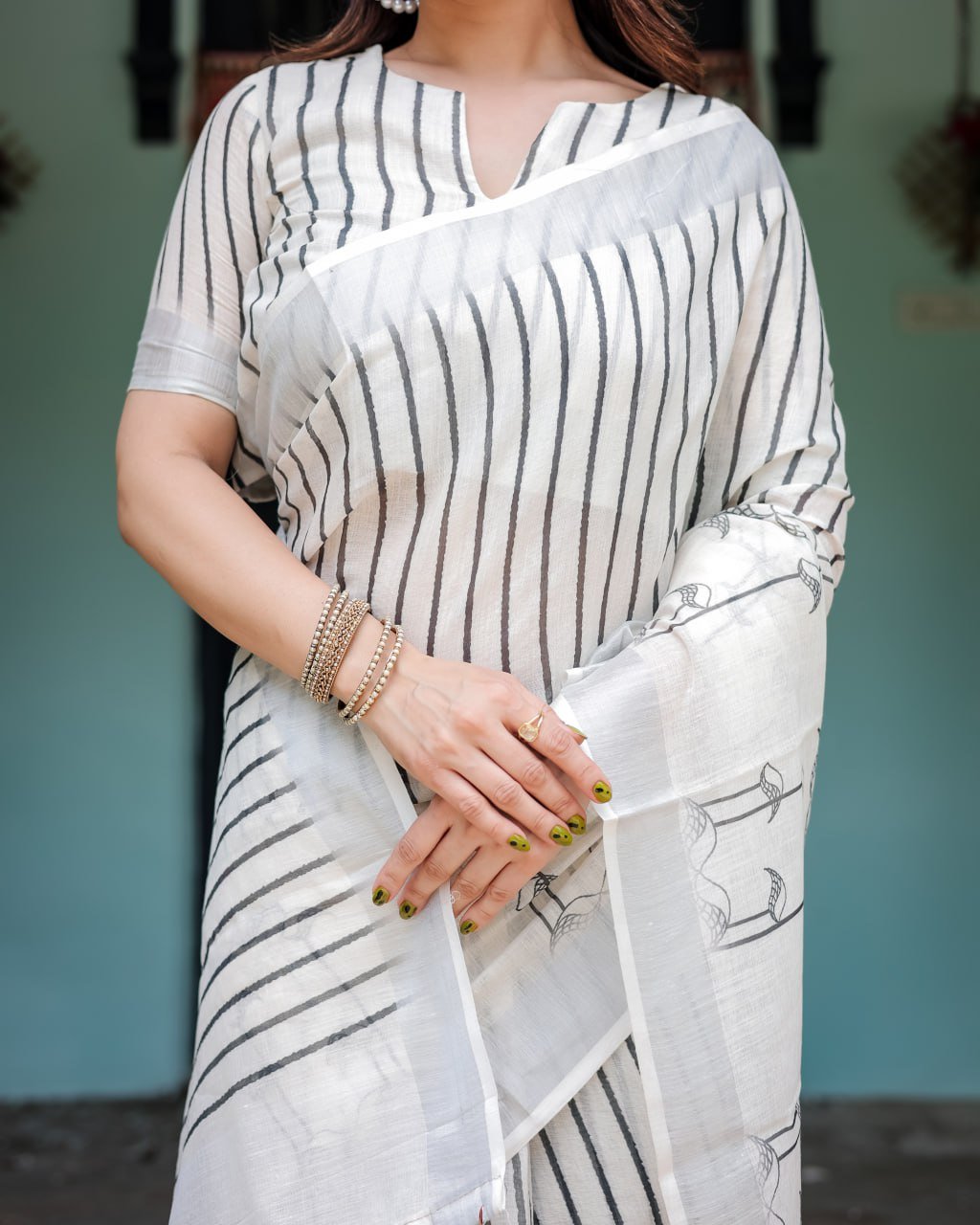 Elegant White Stripe Printed Linen Cotton Saree | With Blouse Piece - Image 7
