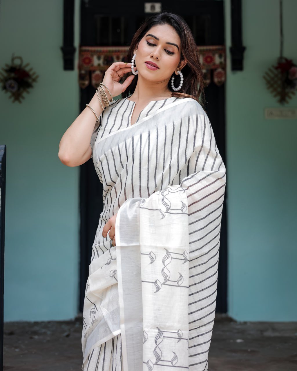 Elegant White Stripe Printed Linen Cotton Saree | With Blouse Piece - Image 8