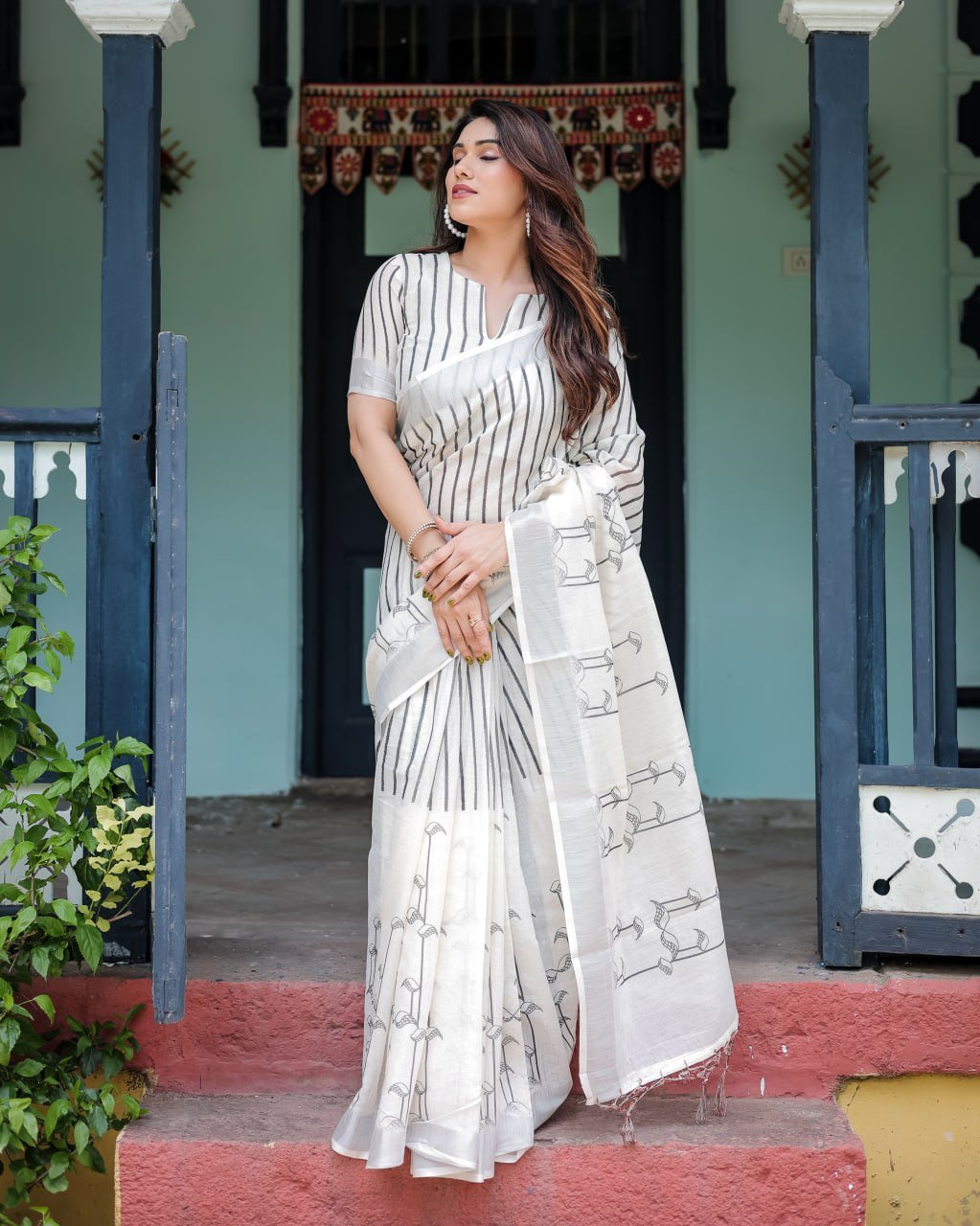 Elegant White Stripe Printed Linen Cotton Saree | With Blouse Piece - Image 3