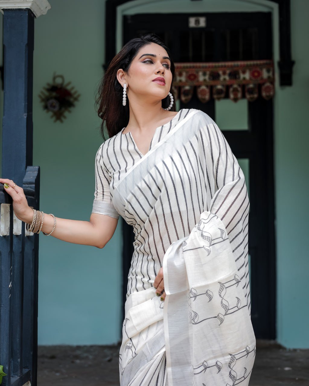 Elegant White Stripe Printed Linen Cotton Saree | With Blouse Piece - Image 6