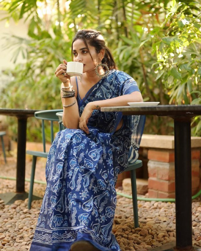 FavisFashion Heritage Bloom Digital Linen Saree for Women - Image 3