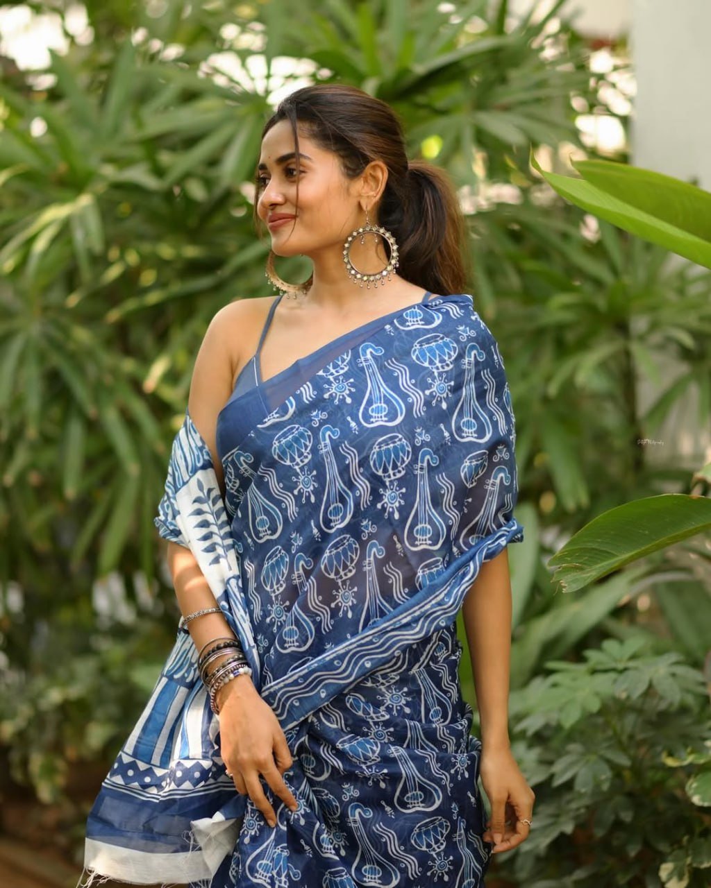 FavisFashion Heritage Bloom Digital Linen Saree for Women - Image 5