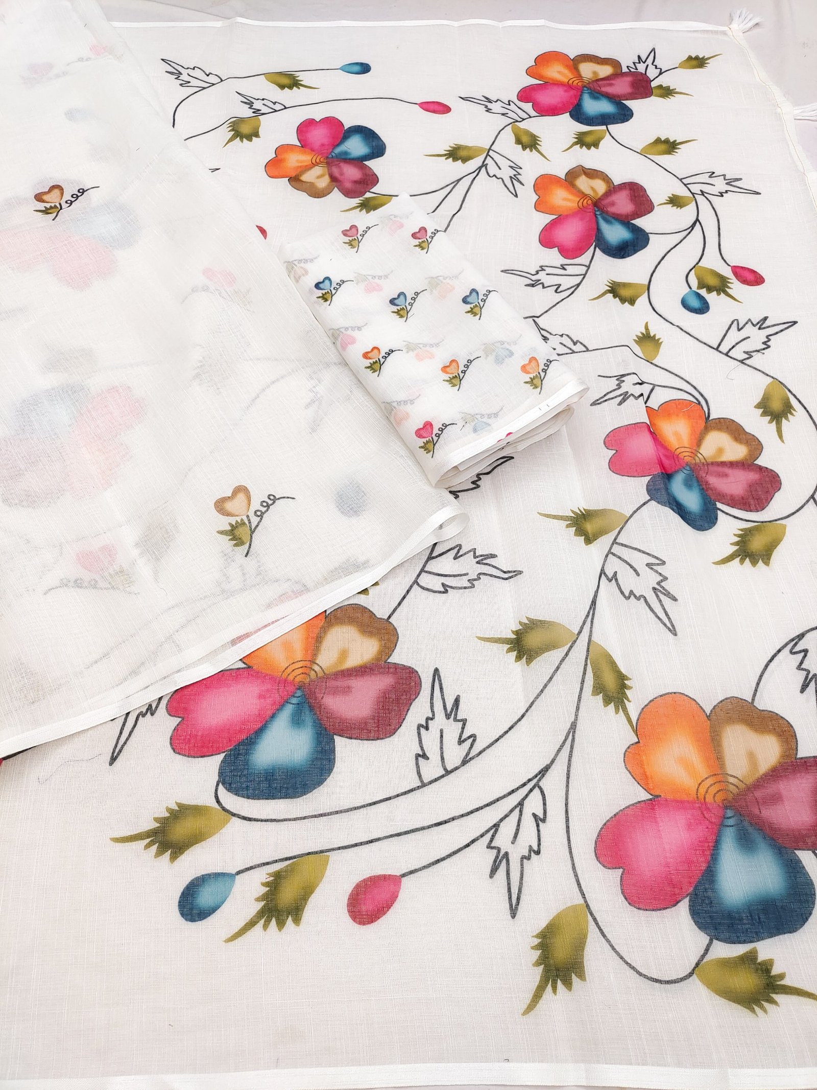 Premium Soft Linen Cotton Heart & Flower Print Saree with Tassel Pallu & Unstitched Blouse - Image 3