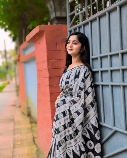 Timeless Grace in Linen Digital Print Saree
