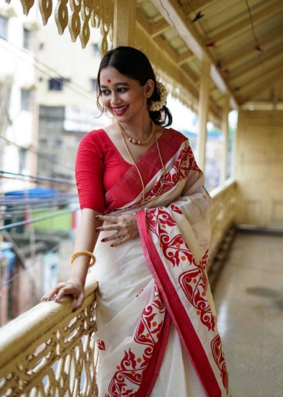 White & Red Banarasi Soft Silk Saree | Durga Pooja Special Collection | With Blouse Piece - Image 4